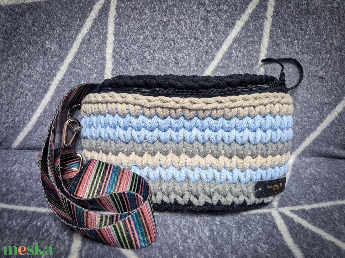 Horgolt crossbody övtáska, béléssel - táska & tok - övtáska - Meska.hu