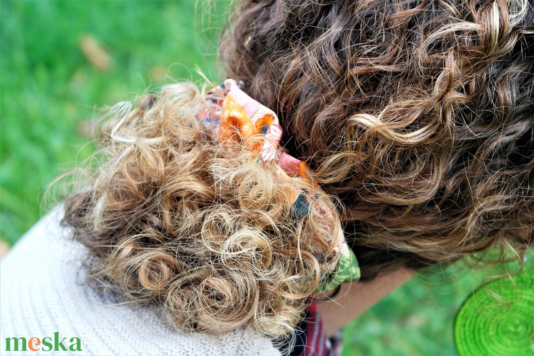 Matyó mintás hajgumi szett lófarokhoz - scrunchie hajgumi - Oeko-tex minősítésű anyag - ruha & divat - hajdísz & hajcsat - hajgumi - Meska.hu Matyó mintás hajgumi szett lófarokhoz - scrunchie hajgumi - Oeko-tex minősítésű anyag - ruha & divat - hajdísz & hajcsat - hajgumi - Meska.hu