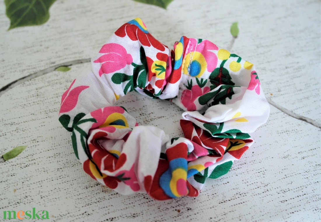 Matyó mintás hajgumi szett lófarokhoz - scrunchie hajgumi - Oeko-tex minősítésű anyag - ruha & divat - hajdísz & hajcsat - hajgumi - Meska.hu Matyó mintás hajgumi szett lófarokhoz - scrunchie hajgumi - Oeko-tex minősítésű anyag - ruha & divat - hajdísz & hajcsat - hajgumi - Meska.hu