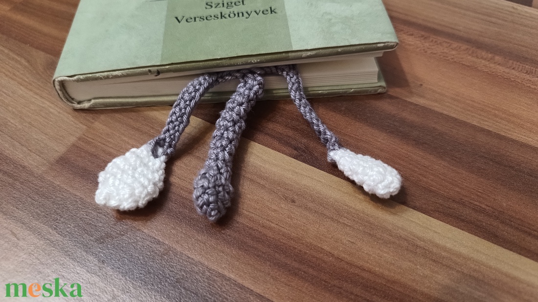 fehér zoknis szürke cicás horgolt könyvjelző - könyv & zene - könyvjelző - Meska.hu