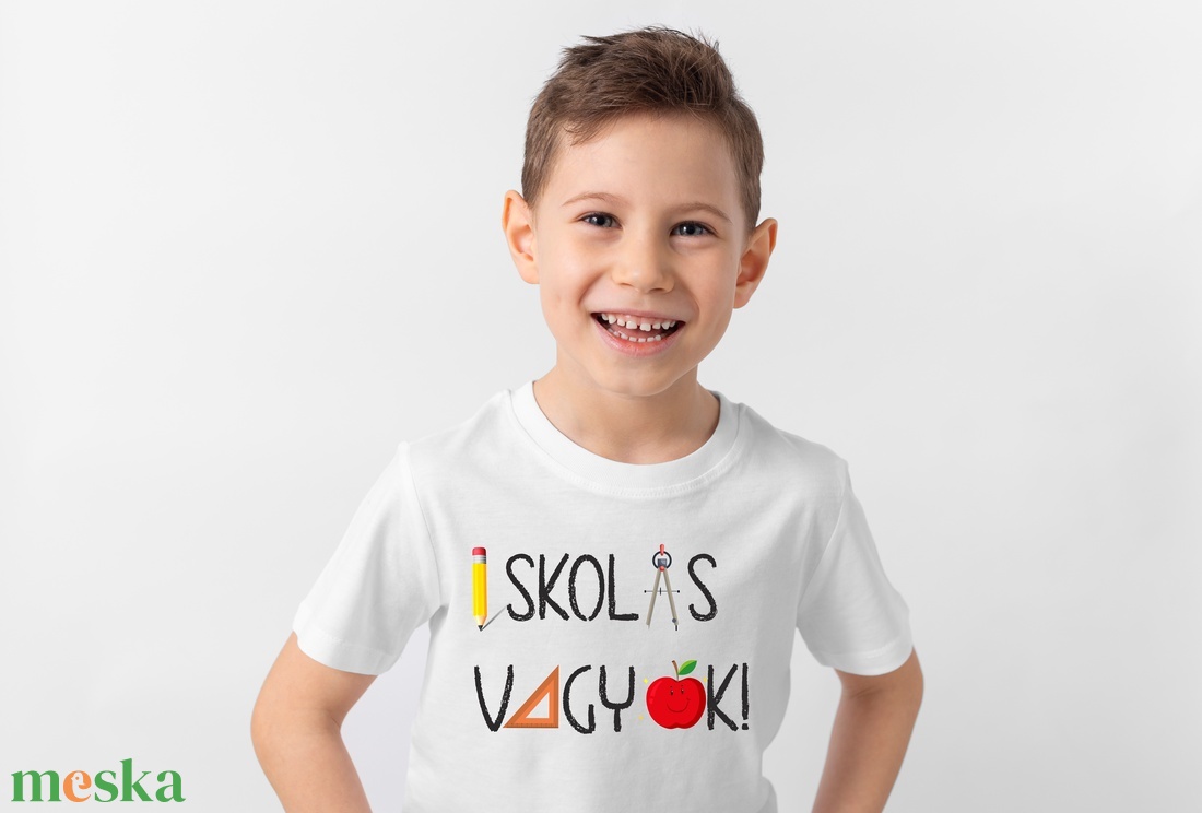 Iskolás vagyok gyerekpóló-unisex - ruha & divat - babaruha & gyerekruha - póló - Meska.hu Iskolás vagyok gyerekpóló-unisex - ruha & divat - babaruha & gyerekruha - póló - Meska.hu