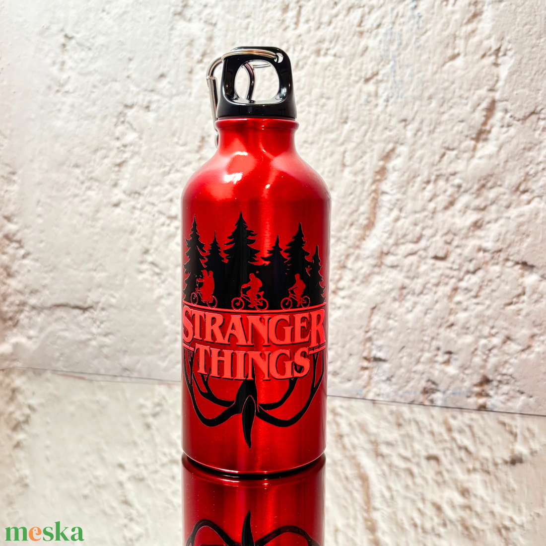 Stranger Things kulacs piros 400ml - otthon & életmód - konyhafelszerelés, tálalás - italos kellékek - kulacsok - Meska.hu