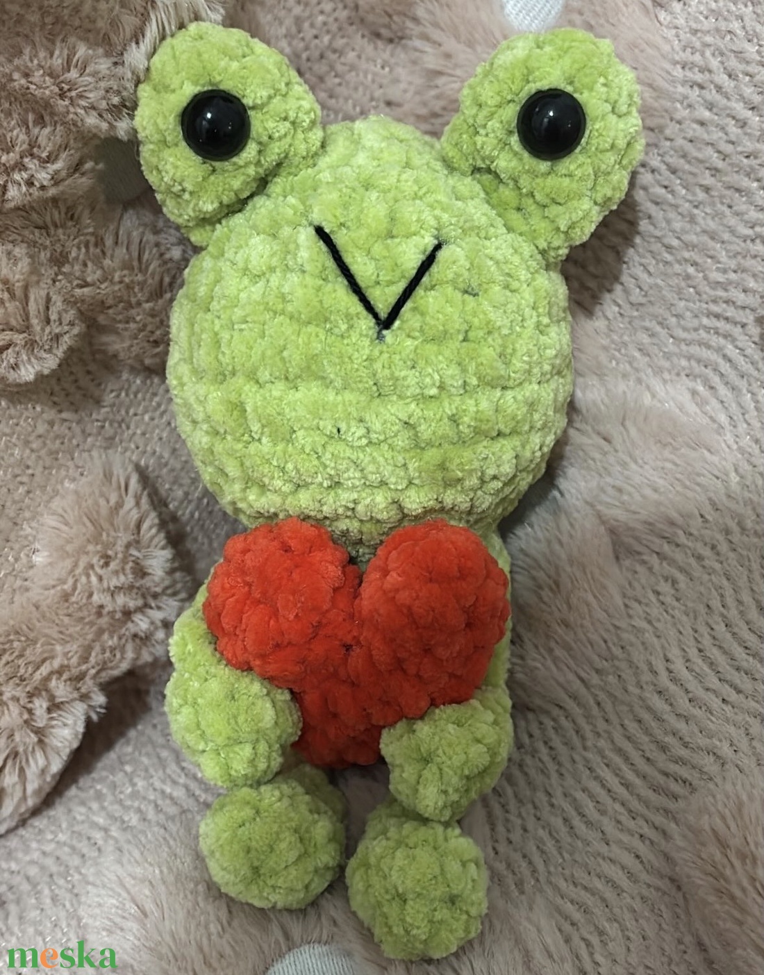 Horgolt szivecskés béka - játék & sport - plüssállat & játékfigura - béka - Meska.hu