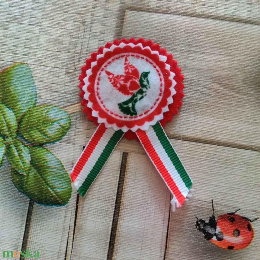 Nemzeti színű kitűző iskolásoknak  - ékszer - kitűző és bross - Meska.hu