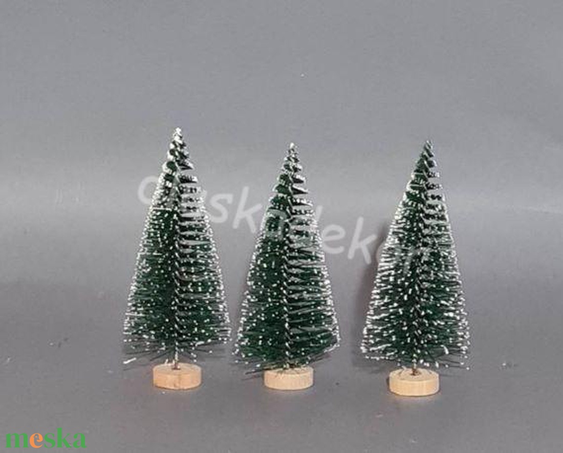 Dekor fenyő, zöld, havas, karácsonyi, tündérkert dekoráció, 10cm - kellékek & szerszámok - dekorációs kellékek - egyéb kellékek - Meska.hu Dekor fenyő, zöld, havas, karácsonyi, tündérkert dekoráció, 10cm - kellékek & szerszámok - dekorációs kellékek - egyéb kellékek - Meska.hu