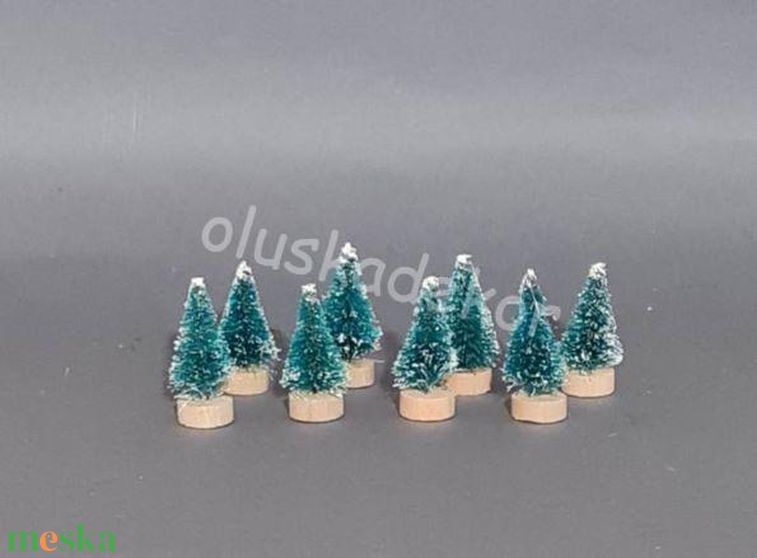 Dekor fenyő, zöld, havas, 3,5cm - kellékek & szerszámok - dekorációs kellékek - egyéb kellékek - Meska.hu Dekor fenyő, zöld, havas, 3,5cm - kellékek & szerszámok - dekorációs kellékek - egyéb kellékek - Meska.hu