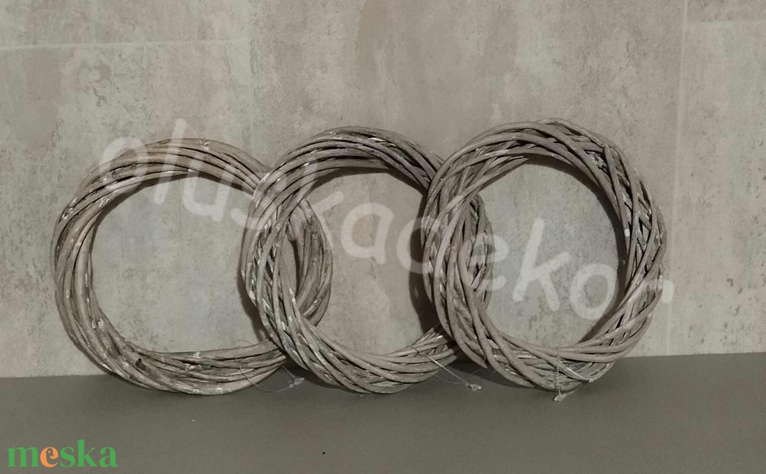 Fűzkoszorú, vesszőkoszorú, fehér, szürke, natúr, 15cm - kellékek & szerszámok - dekorációs kellékek - egyéb kellékek - Meska.hu Fűzkoszorú, vesszőkoszorú, fehér, szürke, natúr, 15cm - kellékek & szerszámok - dekorációs kellékek - egyéb kellékek - Meska.hu