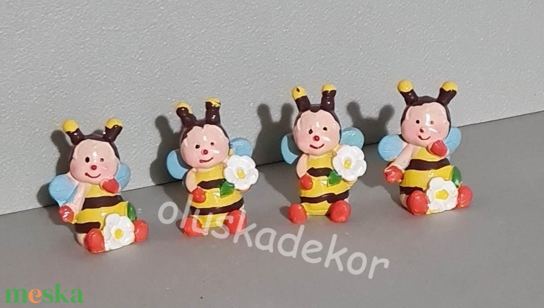 Méhecske, tavaszi, nyári poly dekorációs figura, 3,3x2,7x4,4 cm - kellékek & szerszámok - dekorációs kellékek - figurák - Meska.hu Méhecske, tavaszi, nyári poly dekorációs figura, 3,3x2,7x4,4 cm - kellékek & szerszámok - dekorációs kellékek - figurák - Meska.hu