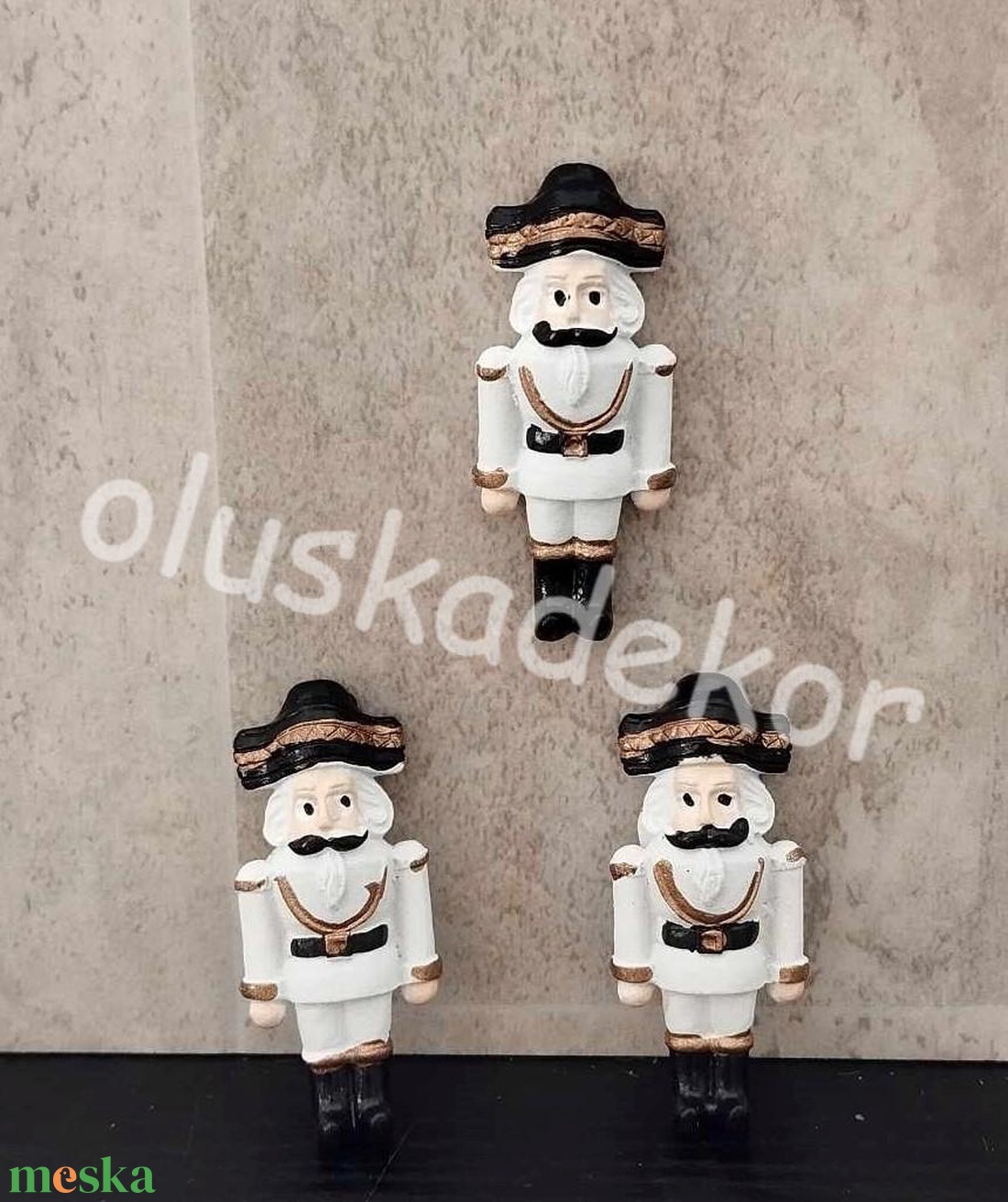 Gárdista, diótörő, polirezin figura, 5cm akasztható vagy öntapadós - kellékek & szerszámok - dekorációs kellékek - egyéb kellékek - Meska.hu