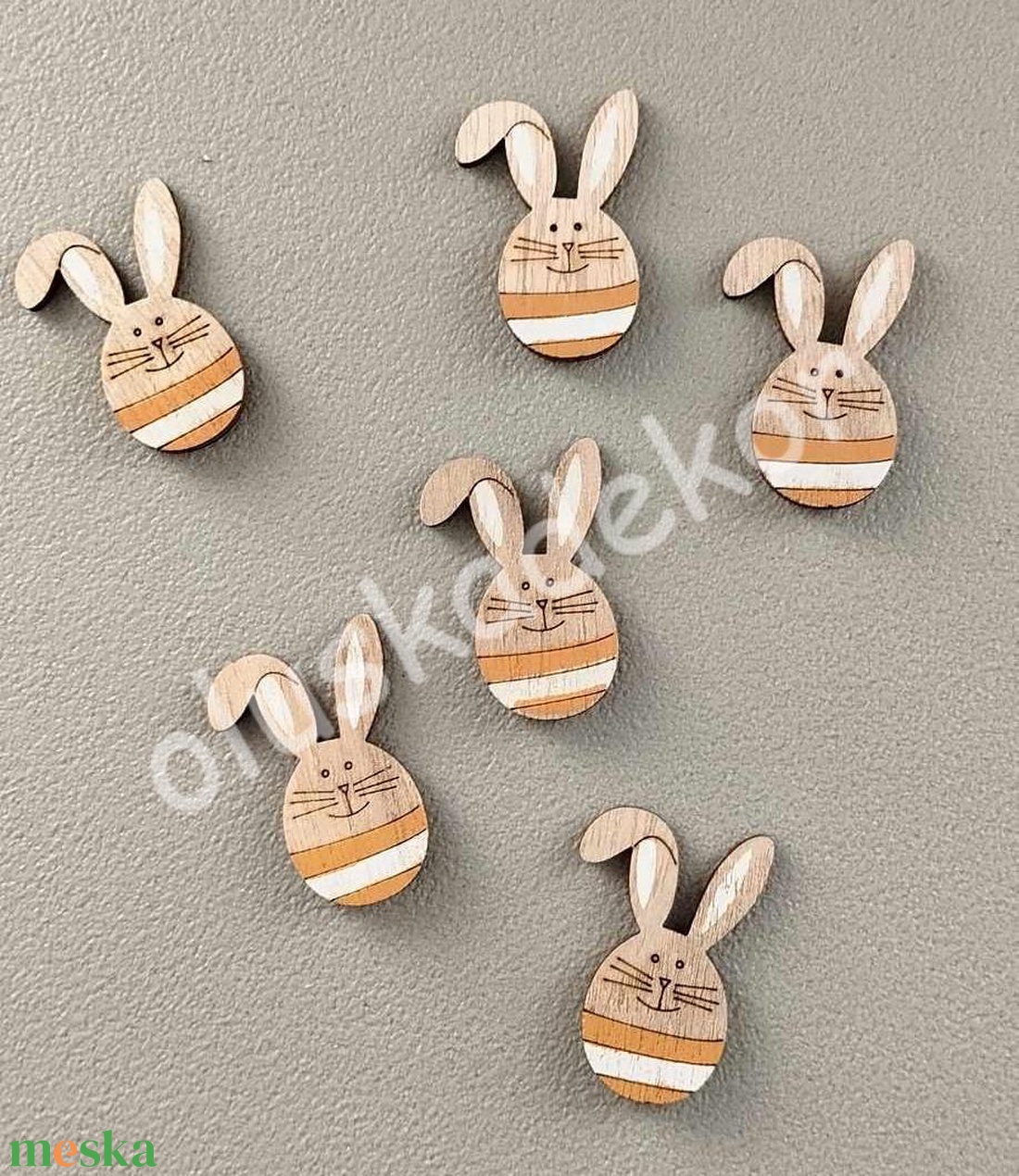 Tojás nyuszi, öntapadós fafigura - kellékek & szerszámok - dekorációs kellékek - egyéb kellékek - Meska.hu