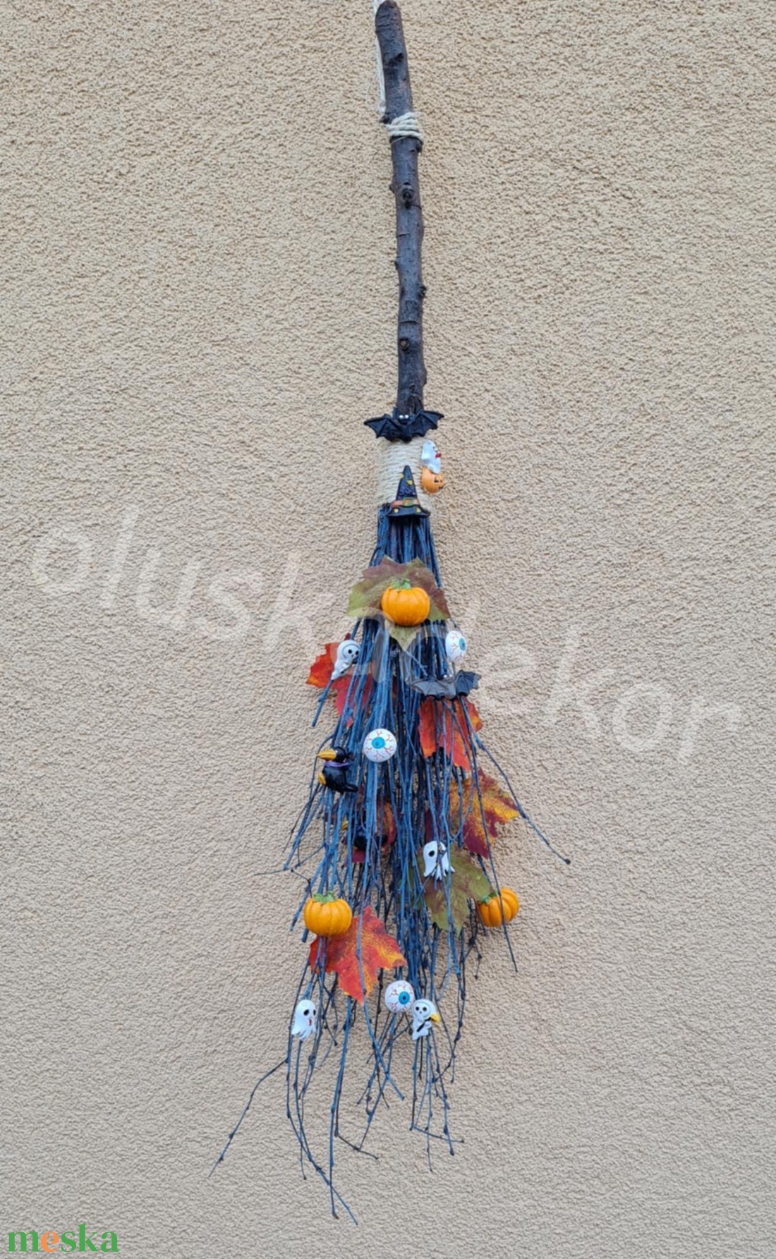 Boszorkányseprű, ajtódísz, kopogtató, halloweeni, őszi, home dekoráció, 82cm - otthon & életmód - dekoráció - ajtó- és ablak dekoráció - ajtódísz & kopogtató - Meska.hu