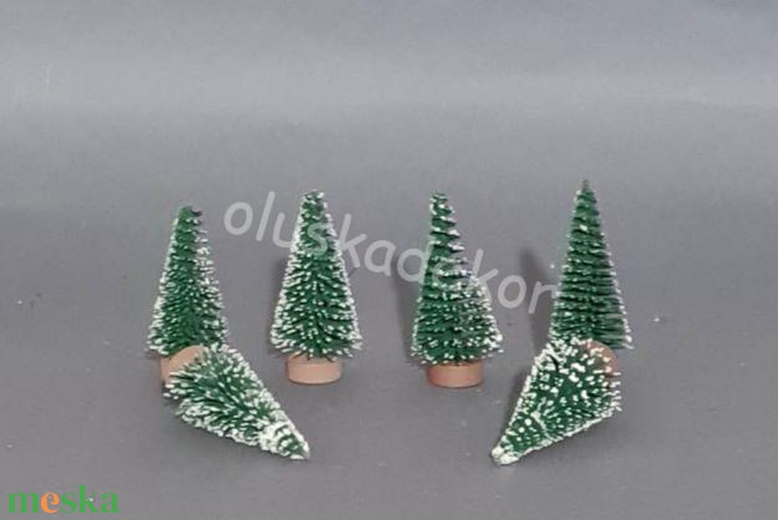Dekor fenyő, sötétzöld, havas, karácsonyi, tündérkert dekoráció, 6cm - kellékek & szerszámok - dekorációs kellékek - egyéb kellékek - Meska.hu Dekor fenyő, sötétzöld, havas, karácsonyi, tündérkert dekoráció, 6cm - kellékek & szerszámok - dekorációs kellékek - egyéb kellékek - Meska.hu