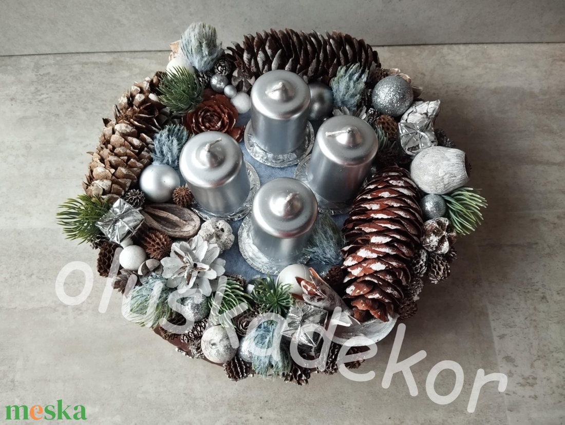 Adventi asztaldísz, natúr, ezüst, havas, koszorú, home dekoráció, 25cm - karácsony - adventi díszek - adventi asztaldísz - Meska.hu