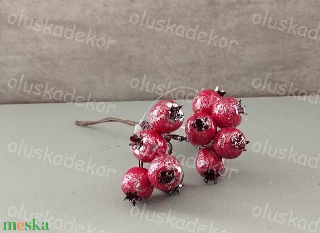 Csipkebogyó pick, 18cm, 10 db csipkebogyóval, karácsonyi dekorációs műnövény 3 színben - karácsony - karácsonyi lakásdekoráció - karácsonyi lakásdíszek - Meska.hu