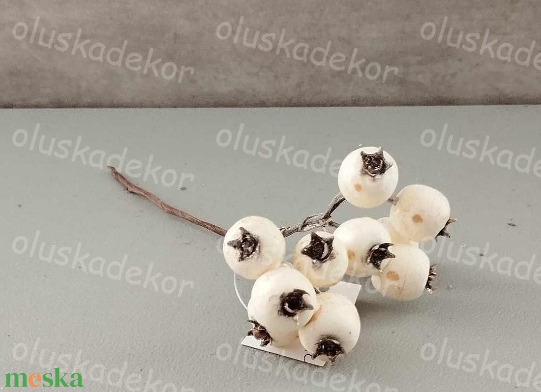 Csipkebogyó pick, 18cm, 10 db csipkebogyóval, karácsonyi dekorációs műnövény 3 színben - karácsony - karácsonyi lakásdekoráció - karácsonyi lakásdíszek - Meska.hu