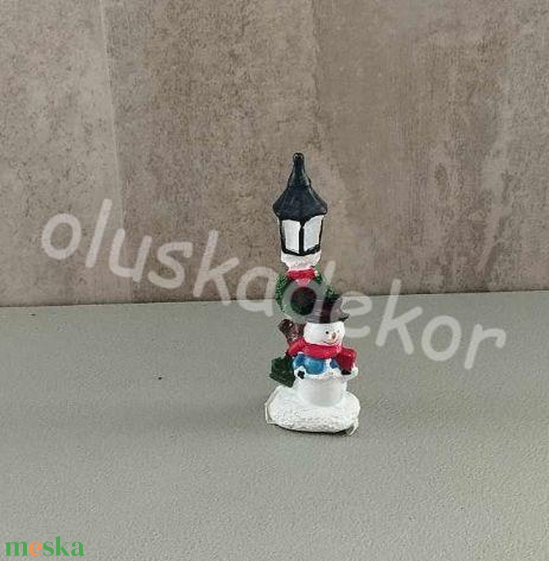 Téli falu, téli jelenet, hóember kandeláberrel - 9x4,5cm - karácsony - karácsonyi lakásdekoráció - karácsonyi lakásdíszek - Meska.hu