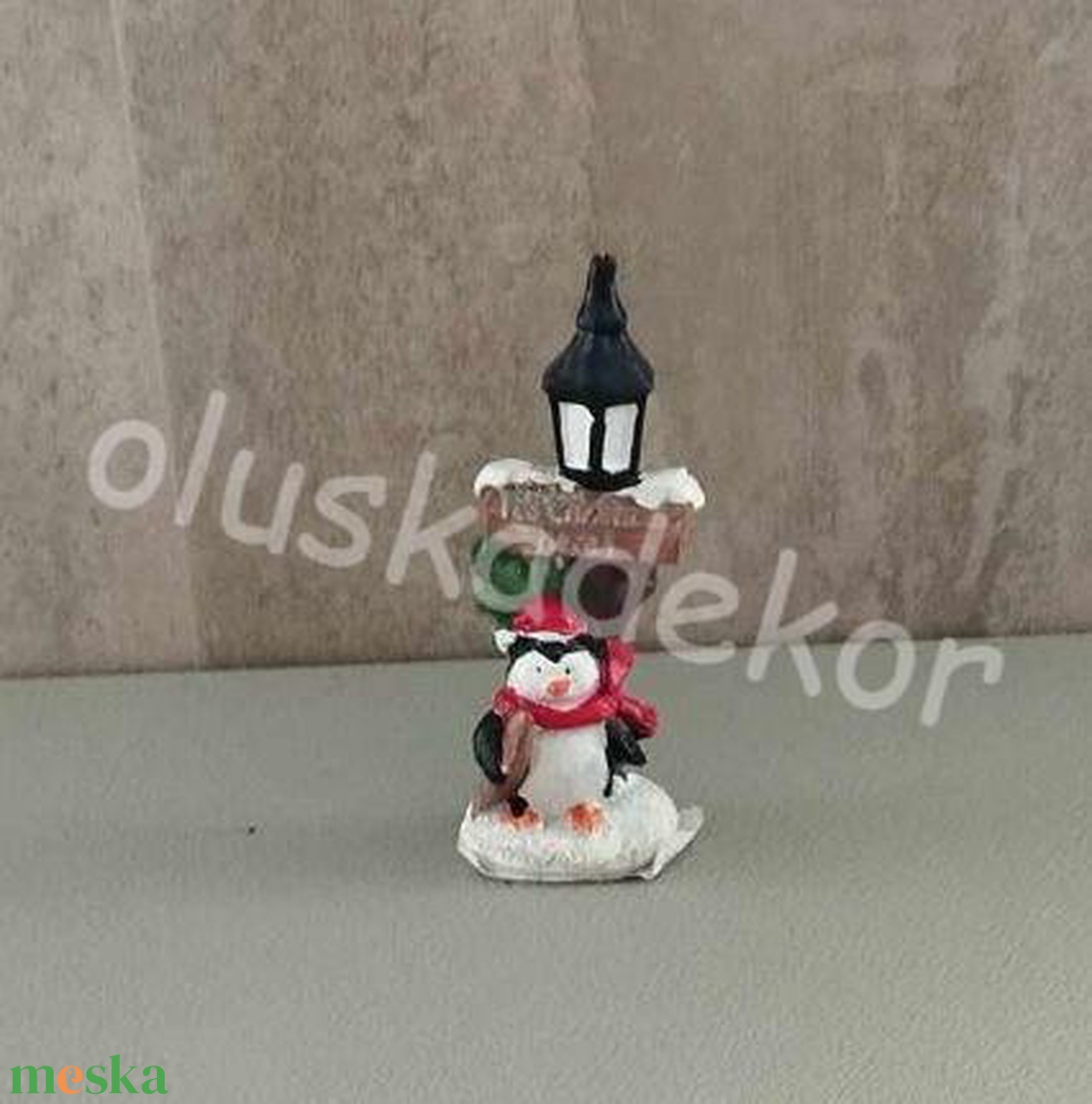 Téli falu, téli jelenet, pingvin kandeláberrel - 9x3cm - karácsony - karácsonyi lakásdekoráció - karácsonyi lakásdíszek - Meska.hu