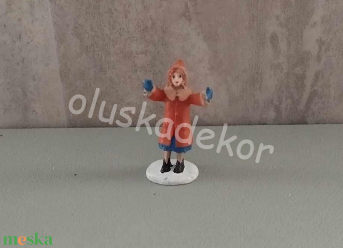 Téli falu, téli jelenet, kislány - 5x3cm - karácsony - karácsonyi lakásdekoráció - karácsonyi lakásdíszek - Meska.hu