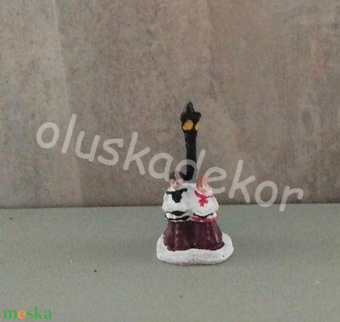 Téli falu, téli jelenet, gyerekkórus - 7x3cm - karácsony - karácsonyi lakásdekoráció - karácsonyi lakásdíszek - Meska.hu