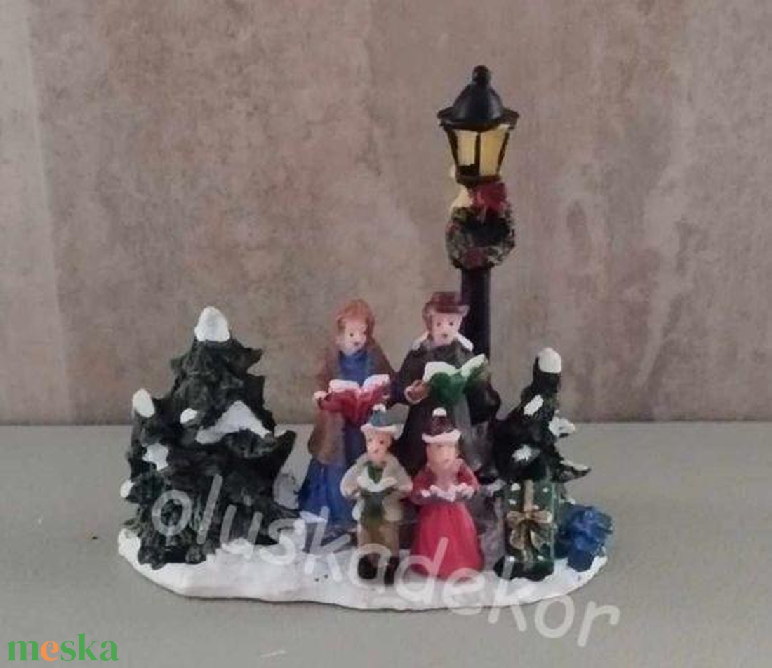 Téli falu, téli jelenet, karácsonyi dekorációs figura, kórusos, 12x7cm - karácsony - karácsonyi lakásdekoráció - karácsonyi lakásdíszek - Meska.hu