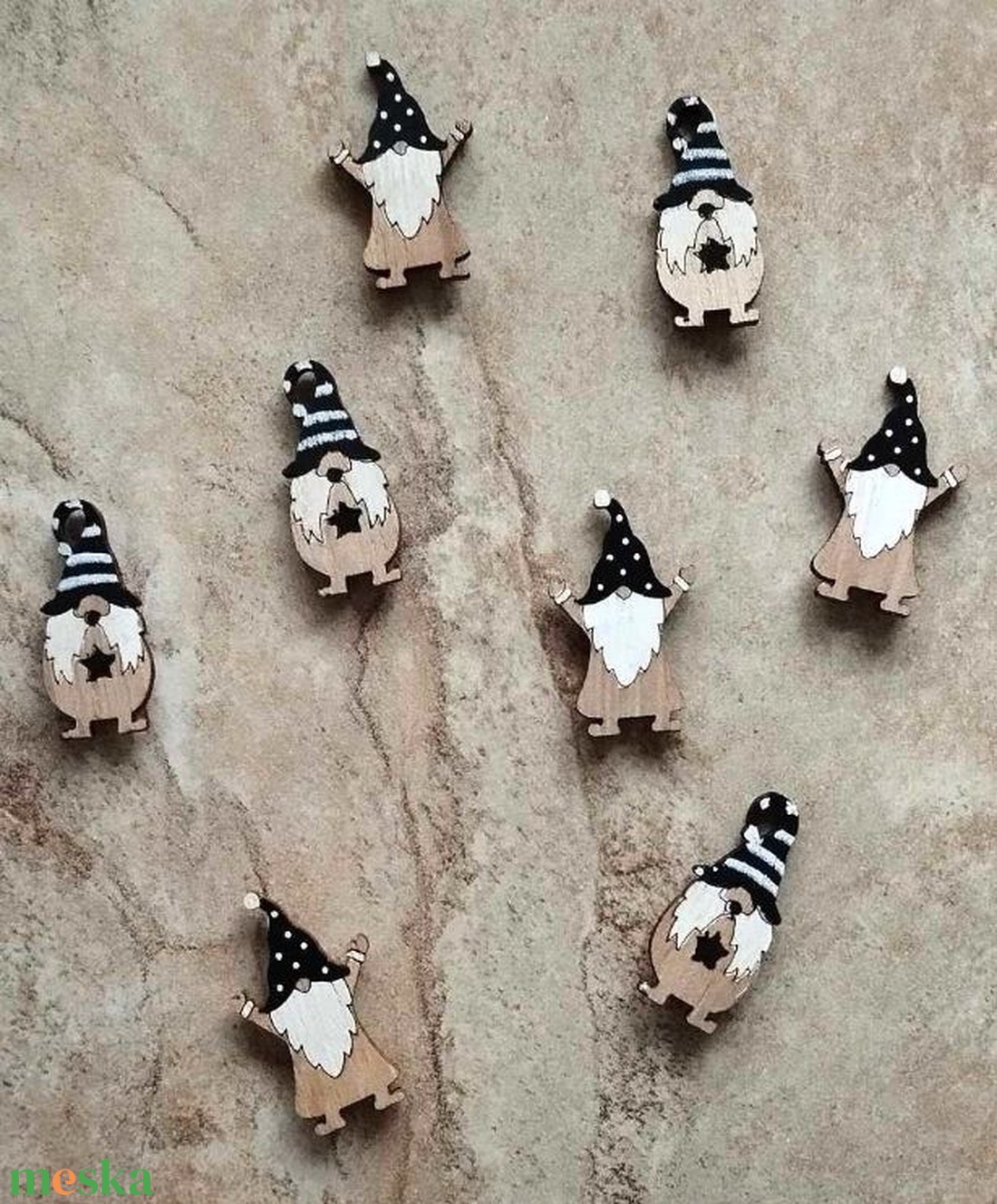 Orrmanó, fekete pöttyös vagy csíkossapkás, öntapadós, karácsonyi lézervágott, fa dekorációs kiegészítő - karácsony - karácsonyi lakásdekoráció - karácsonyi lakásdíszek - Meska.hu