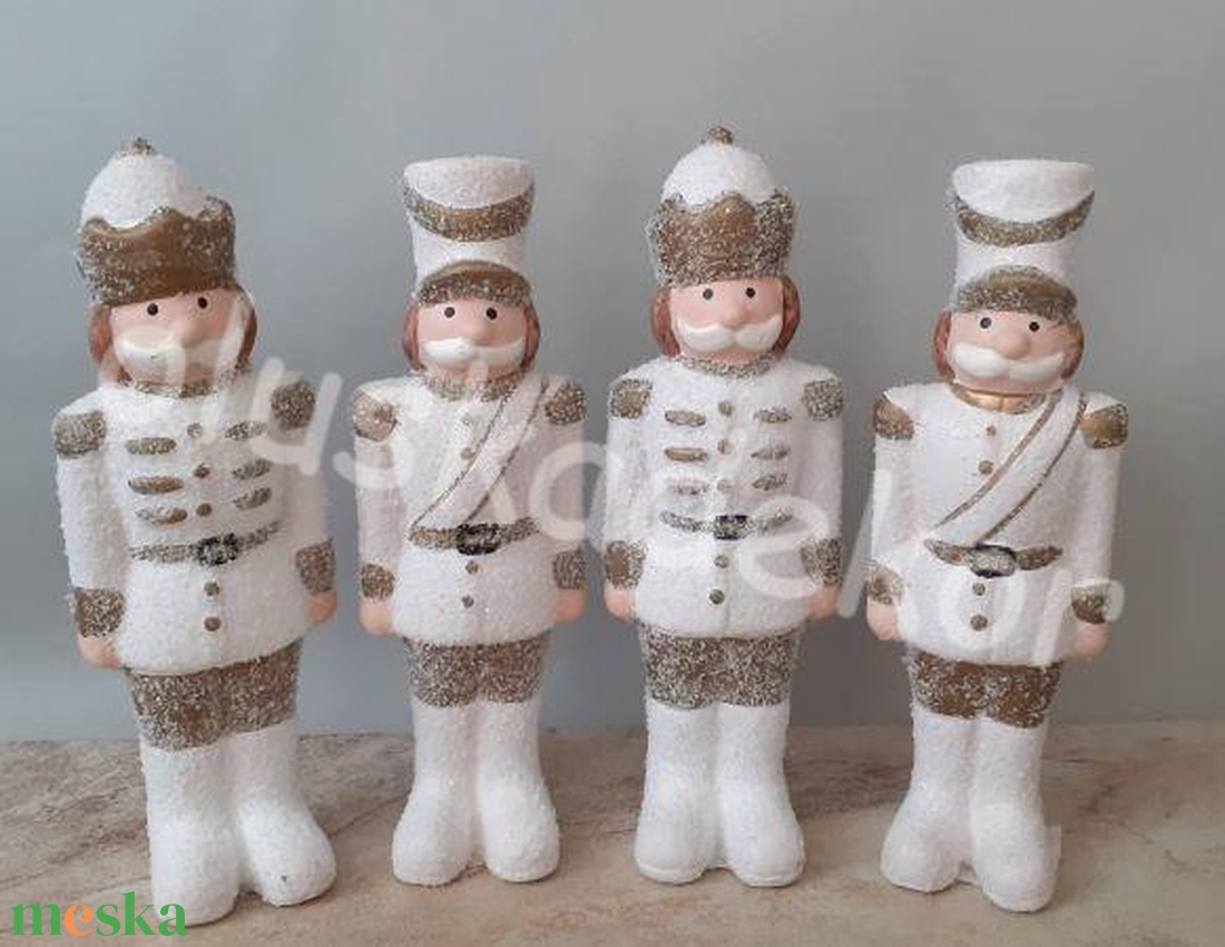 Diótörő katona, karácsonyi dekorációs kerámia figura, 2 féle, 18cm - kellékek & szerszámok - dekorációs kellékek - egyéb kellékek - Meska.hu