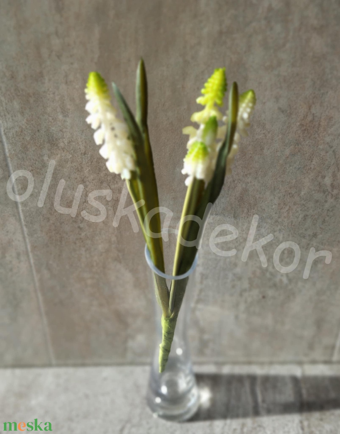Muscari csokor, Fürtös gyöngyike virágcsokor, fehér, lila, gumi dekorációs művirág - kellékek & szerszámok - dekorációs kellékek - egyéb kellékek - Meska.hu