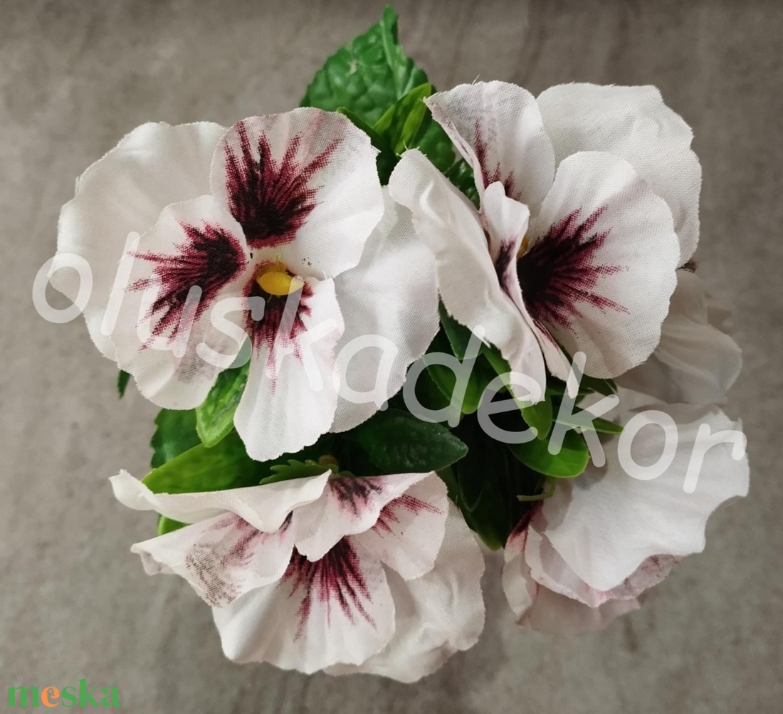 Árvácska, fehér selyem dekorációs művirág, virágcsokor levelekkel, 24cm - kellékek & szerszámok - dekorációs kellékek - egyéb kellékek - Meska.hu