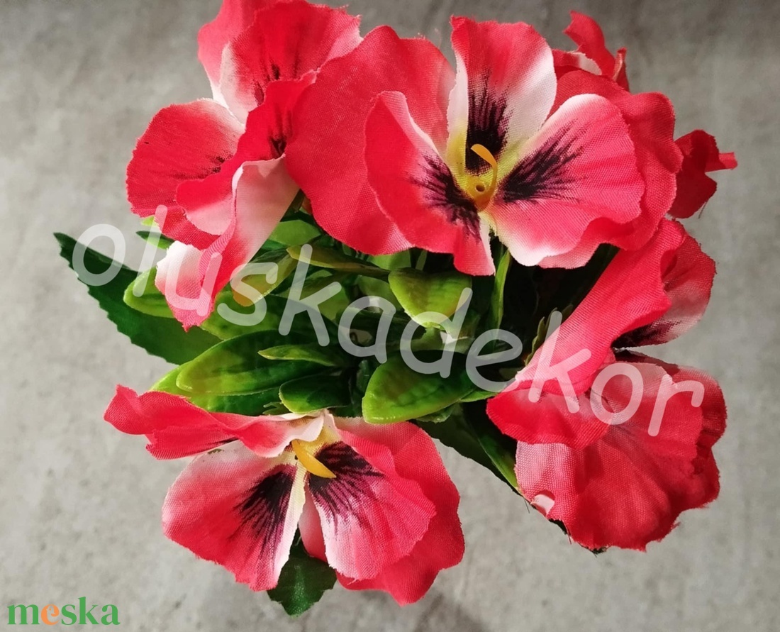 Árvácska, magenta selyem dekorációs művirág, virágcsokor levelekkel, 24cm - kellékek & szerszámok - dekorációs kellékek - egyéb kellékek - Meska.hu