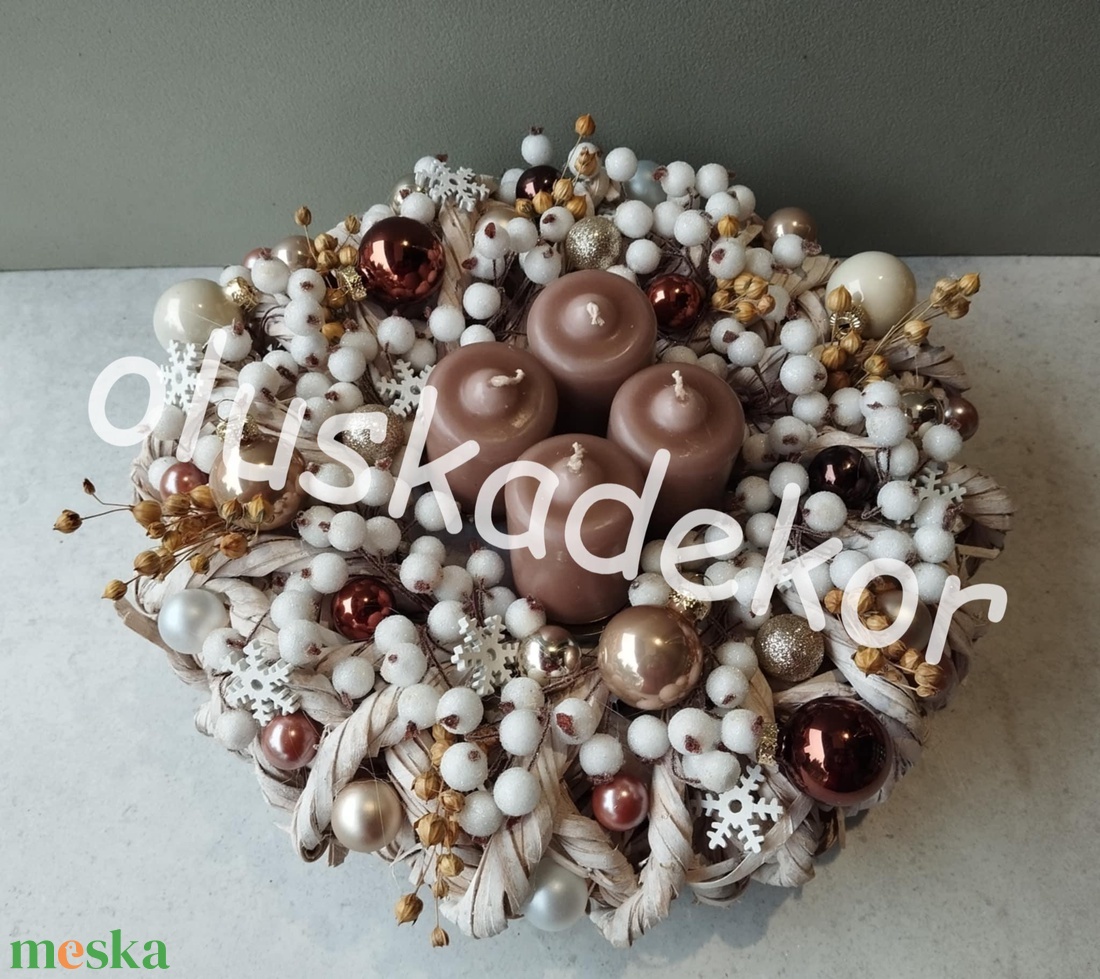 Beige, bézs, arany, barna, fehér adventi koszorú, 30cm - karácsony - karácsonyi lakásdekoráció - ünnepi asztaldekoráció - Meska.hu