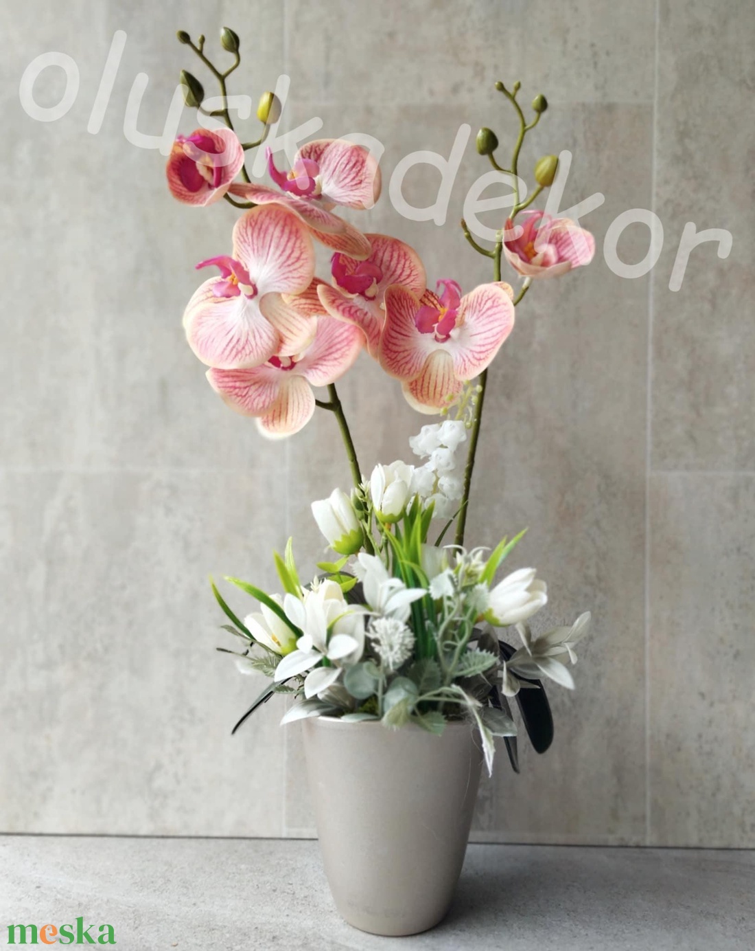 Orchidea, hóvirág, gyöngyvirág, barack/cirmos, fehér, gumi és selyemcsokor kerámia kaspóban, 49cm - otthon & életmód - dekoráció - asztal és polc dekoráció - asztaldísz - Meska.hu