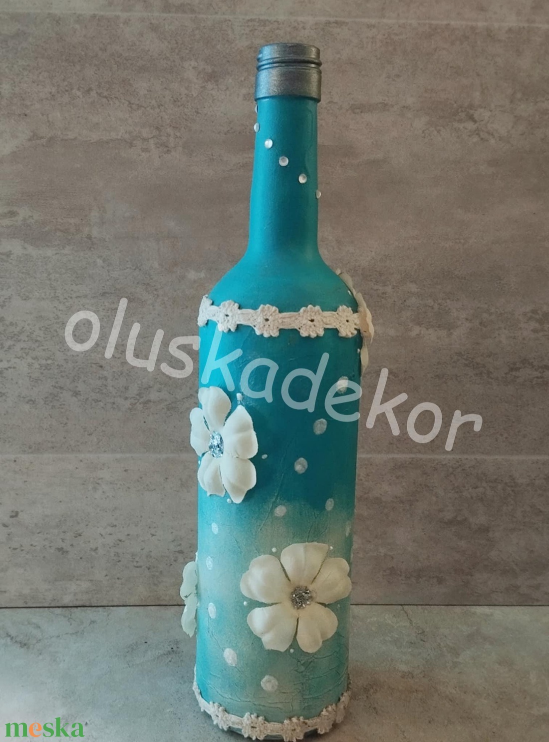 Dekorációs üveg, váza, türkiz - fehér, selyemvirágos - otthon & életmód - dekoráció - asztal és polc dekoráció - asztaldísz - Meska.hu