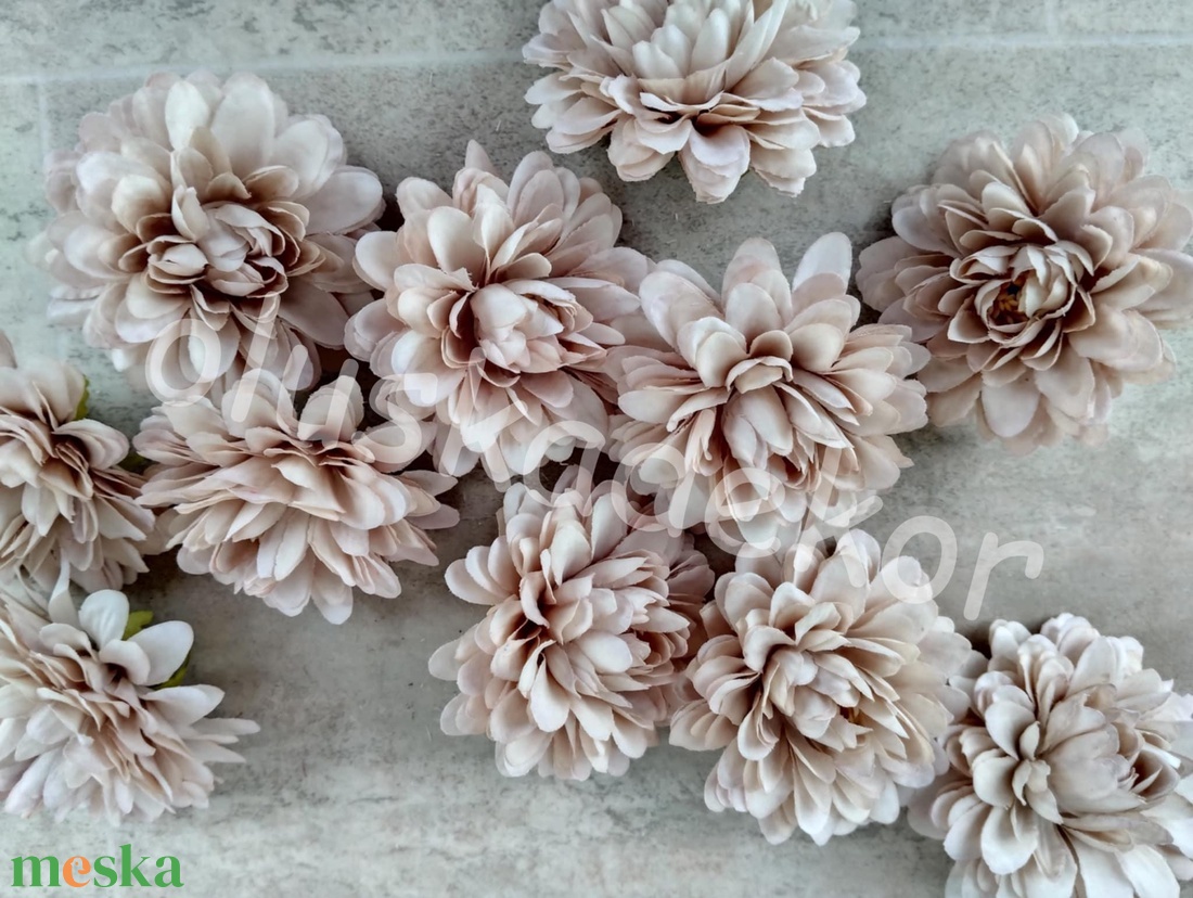 Dália selyem virágfej, dekorációs alapanyag több színben, 7,5cm - kellékek & szerszámok - dekorációs kellékek - virágfej - Meska.hu