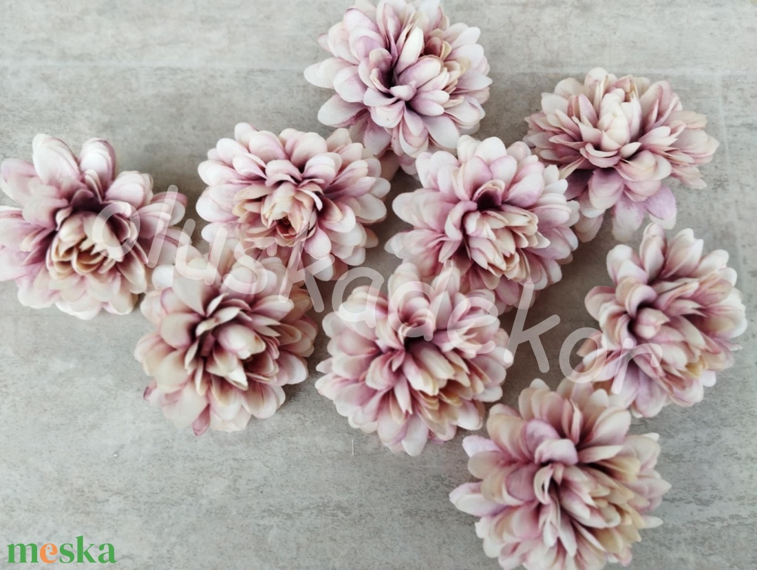 Dália selyem virágfej, dekorációs alapanyag több színben, 7,5cm - kellékek & szerszámok - dekorációs kellékek - virágfej - Meska.hu