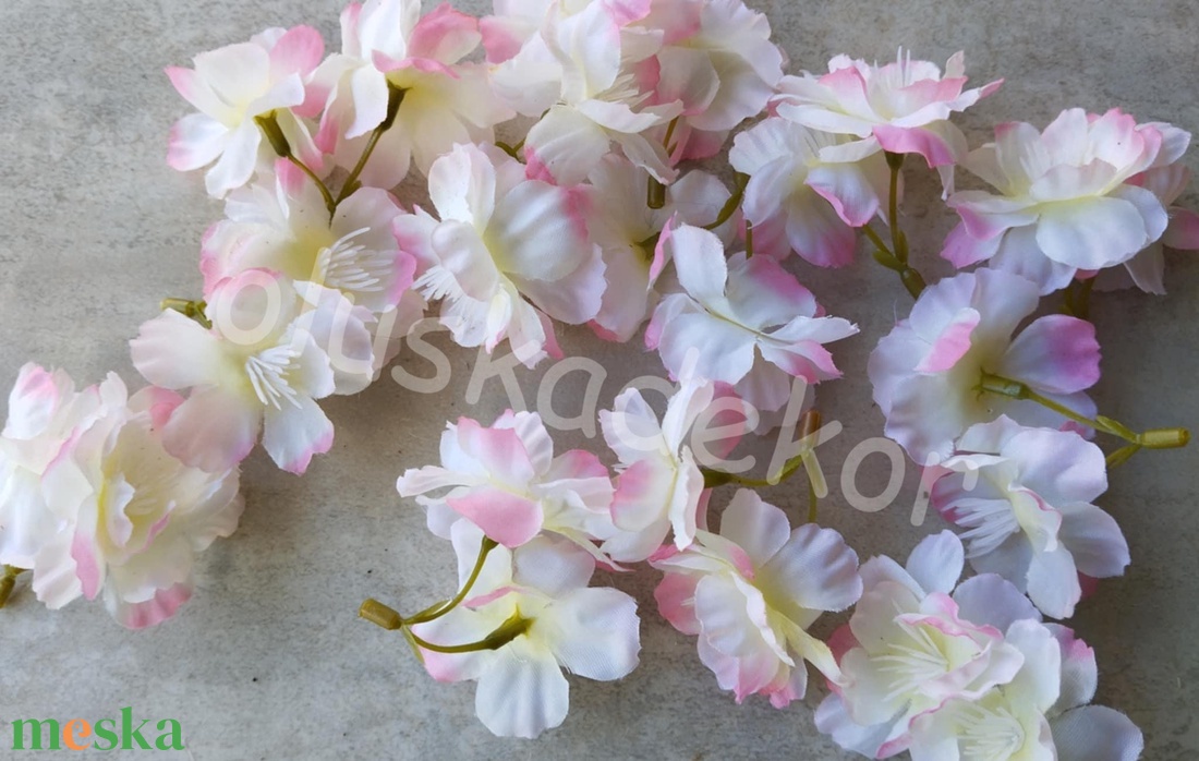 Mini virágfej, 2 virágfej, selyemvirág dekorációs alapanyag, 4 - 5cm - kellékek & szerszámok - dekorációs kellékek - virágfej - Meska.hu