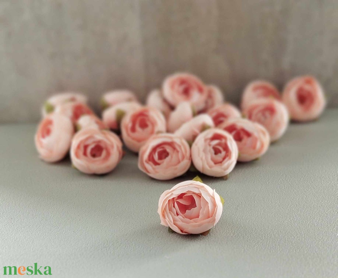 Ranunculus, boglárka, selyem virágfej, dekorációs alapanyag, 5cm - kellékek & szerszámok - dekorációs kellékek - virágfej - Meska.hu