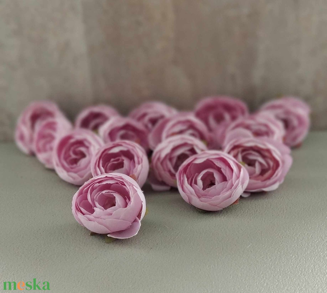 Ranunculus, boglárka, selyem virágfej, dekorációs alapanyag, 5cm - kellékek & szerszámok - dekorációs kellékek - virágfej - Meska.hu