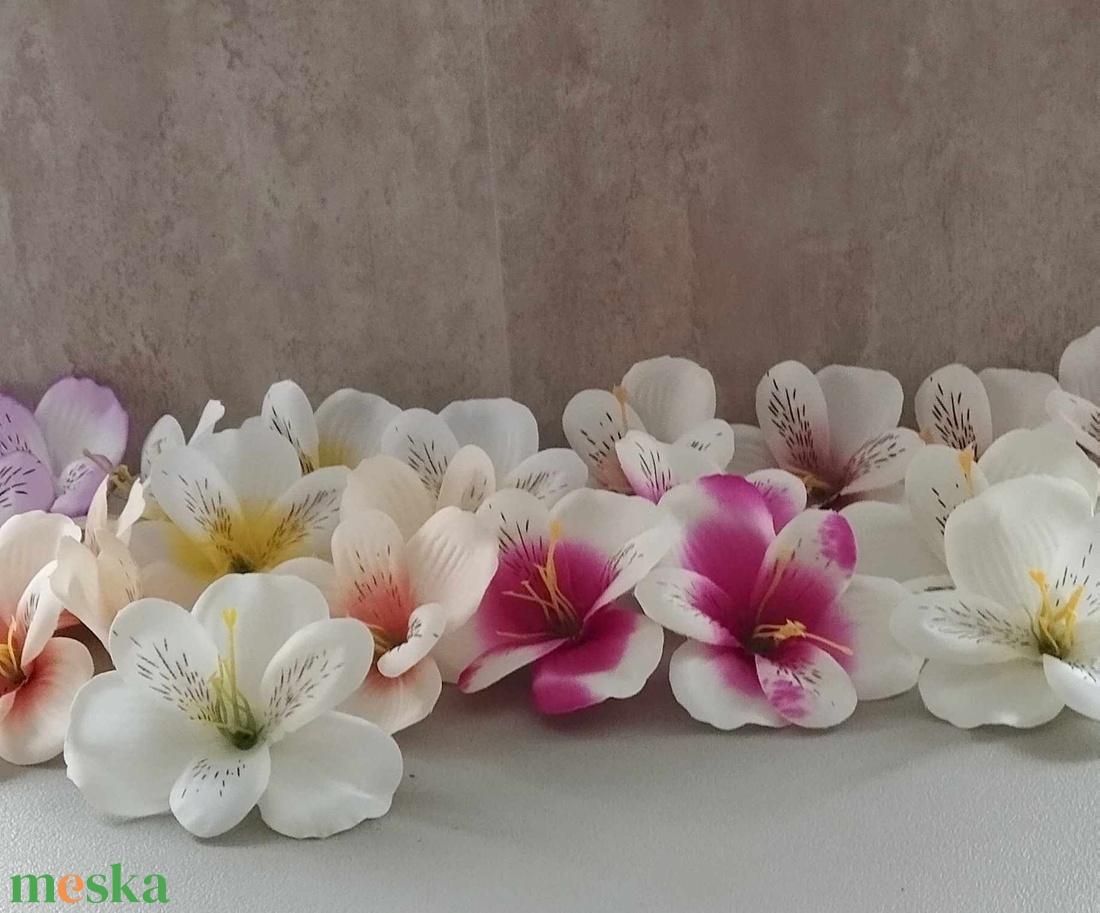 Asztromélia virágfej, selyem, dekorációs kiegészítő, mű növény, 8 cm - kellékek & szerszámok - dekorációs kellékek - virágfej - Meska.hu