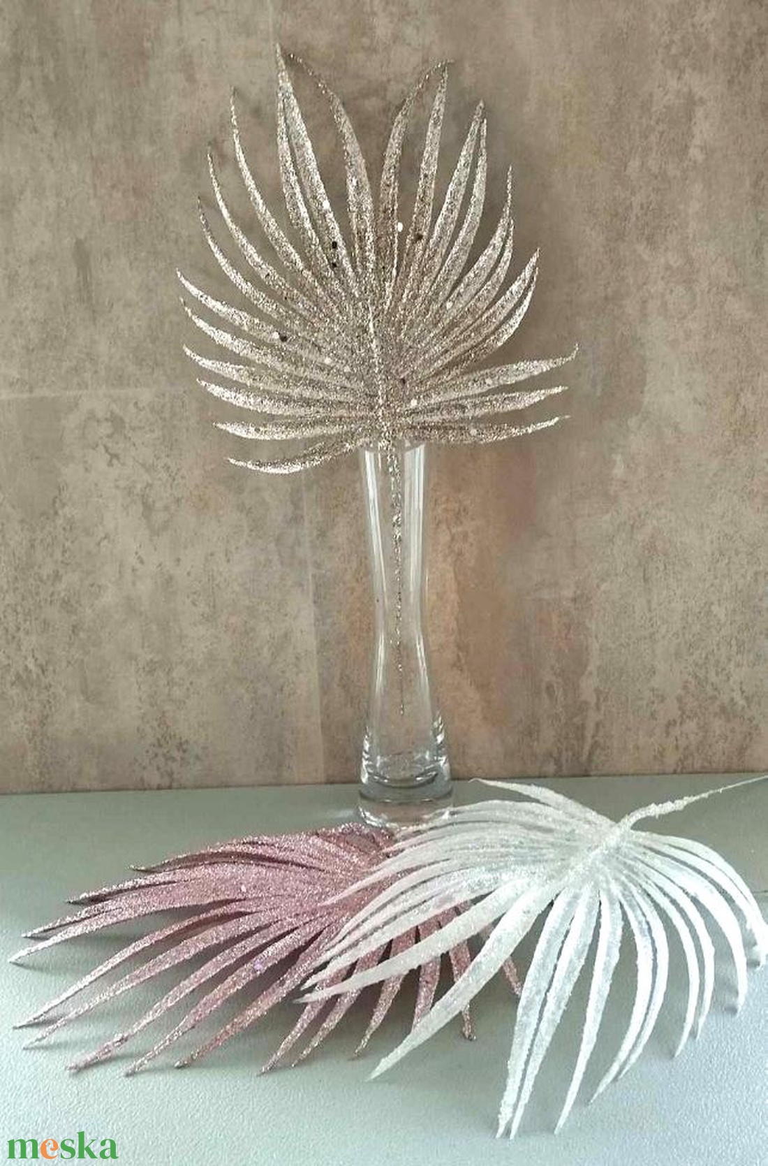 Pálmalevél, glitteres, esküvői, karácsonyi, adventi dekorációs alapanyag, műnövény, 30cm - kellékek & szerszámok - dekorációs kellékek - egyéb kellékek - Meska.hu