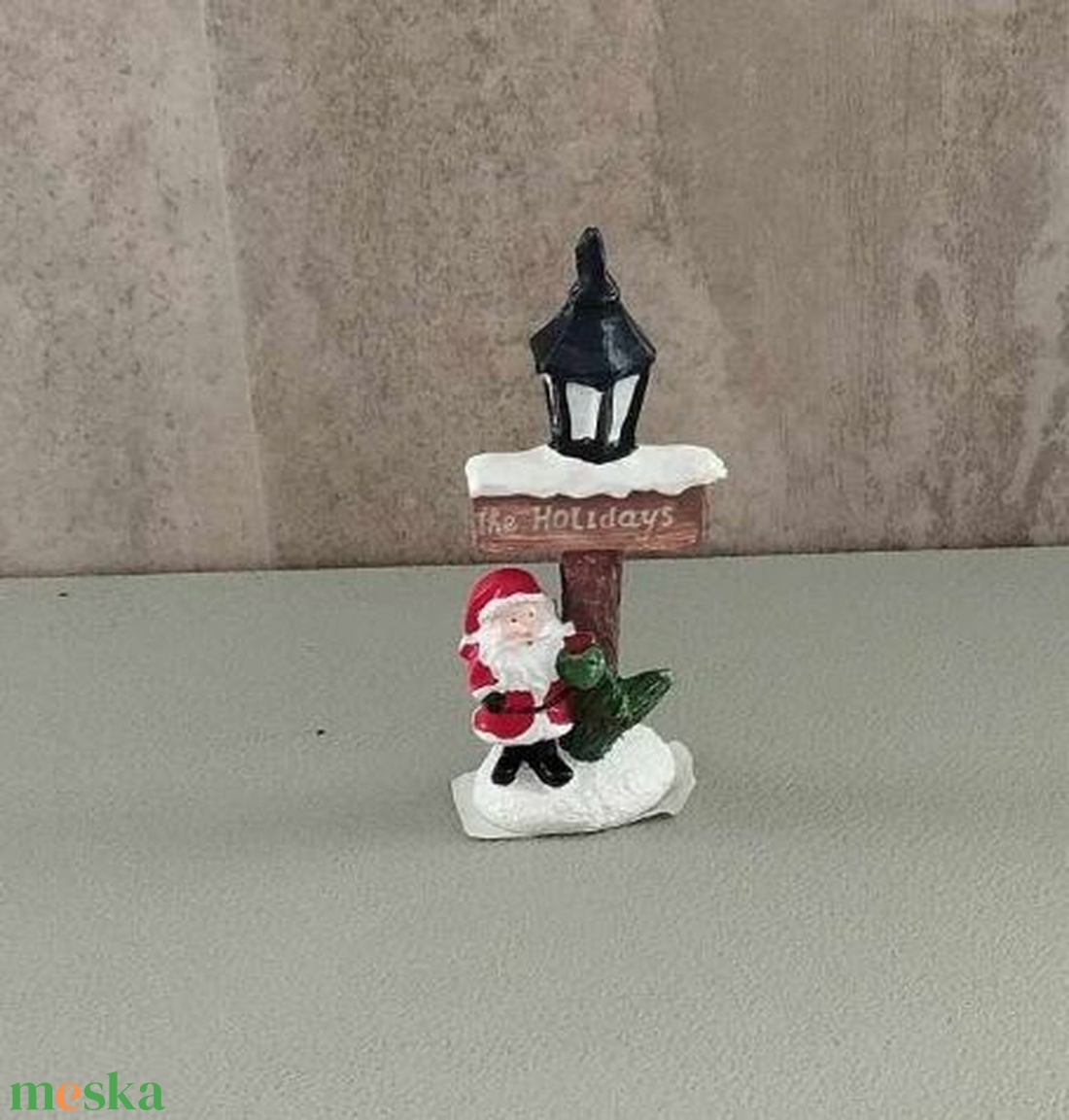 Téli falu, téli jelenet, télapó kandeláberrel - 9x4,5cm - kellékek & szerszámok - dekorációs kellékek - figurák - Meska.hu