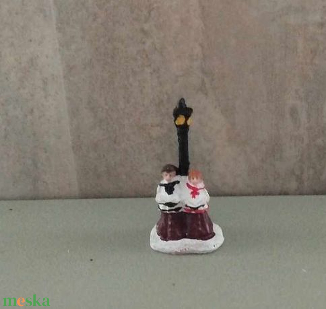 Téli falu, téli jelenet, gyerekkórus - 7x3cm - kellékek & szerszámok - dekorációs kellékek - figurák - Meska.hu