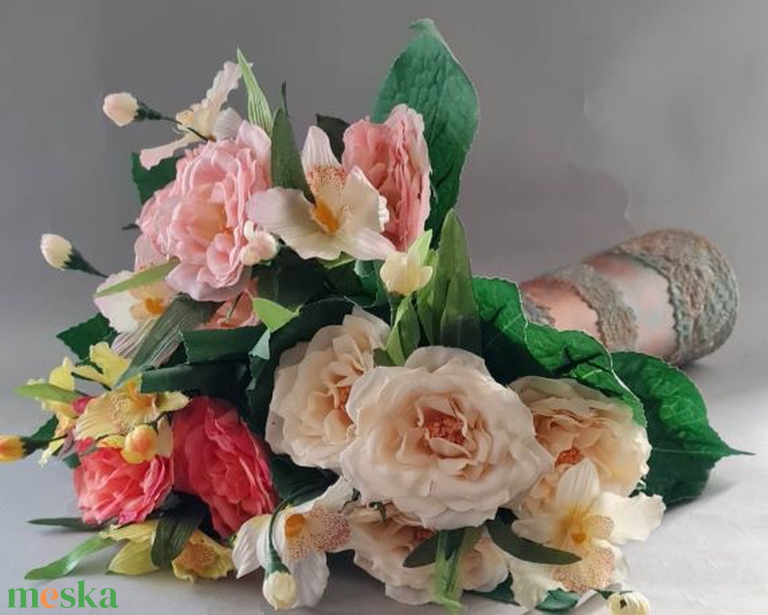 Rózsacsokor orchideával, selyem dekorációs növény, 31cm - kellékek & szerszámok - dekorációs kellékek - egyéb kellékek - Meska.hu