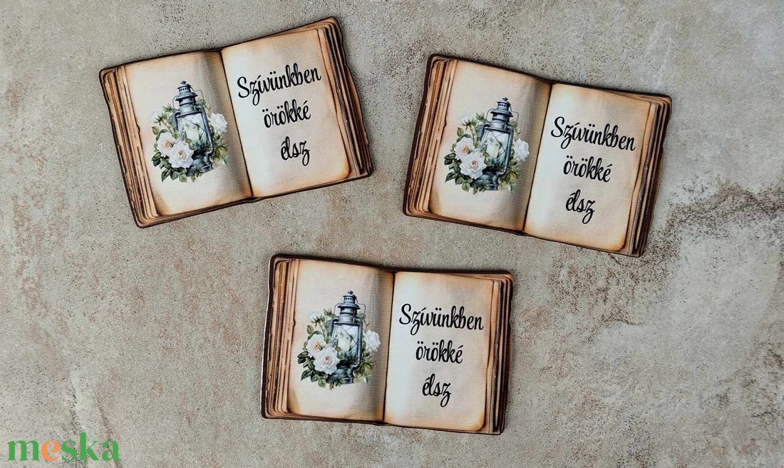 Mindenszenteki, kegyeleti dekorációs fatábla, Szívünkben örökké élsz, 9,5 x 6,2cm - kellékek & szerszámok - dekorációs kellékek - figurák - Meska.hu
