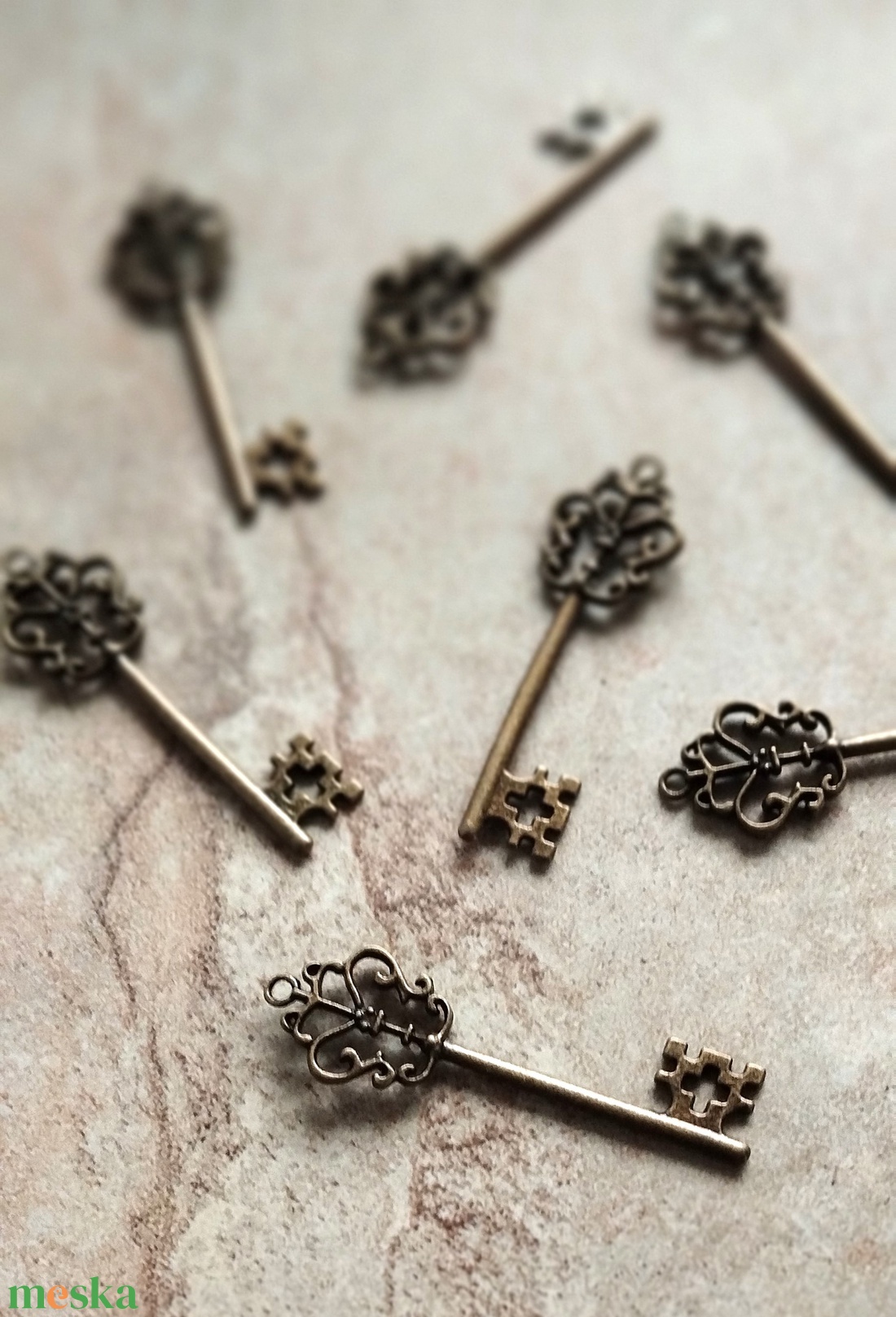 Barokk jellegű fém kulcs, vintage, dekoráció, ó arany 6cmx1,8cm - kellékek & szerszámok - dekorációs kellékek - egyéb kellékek - Meska.hu