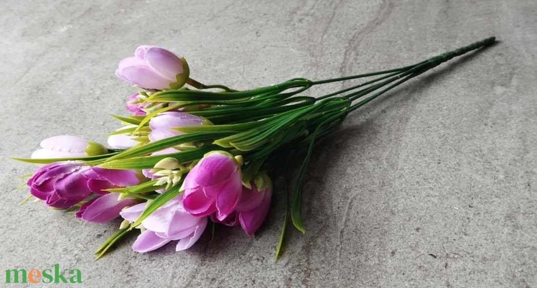 Crocus, Krókusz tavaszi, selyem dekorációs virágcsokor, 35cm - kellékek & szerszámok - dekorációs kellékek - egyéb kellékek - Meska.hu