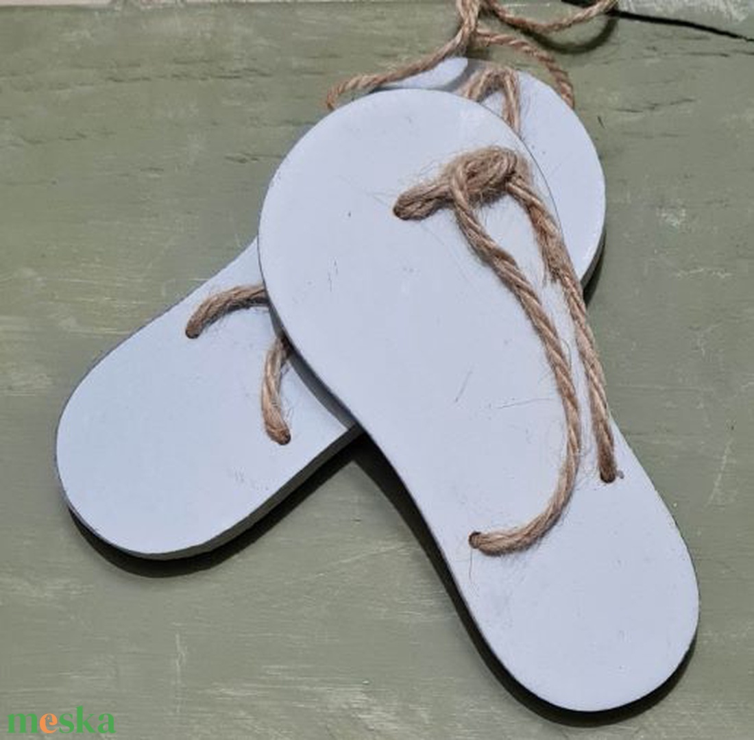 Fa strandpapucs, nyári dekor, 15cm - kellékek & szerszámok - dekorációs kellékek - figurák - Meska.hu