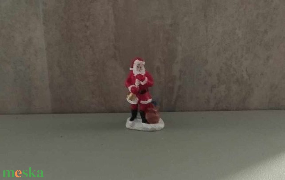 Téli falu, téli jelenet, télapó csengettyűvel , karácsonyi dekor figura - kellékek & szerszámok - dekorációs kellékek - figurák - Meska.hu