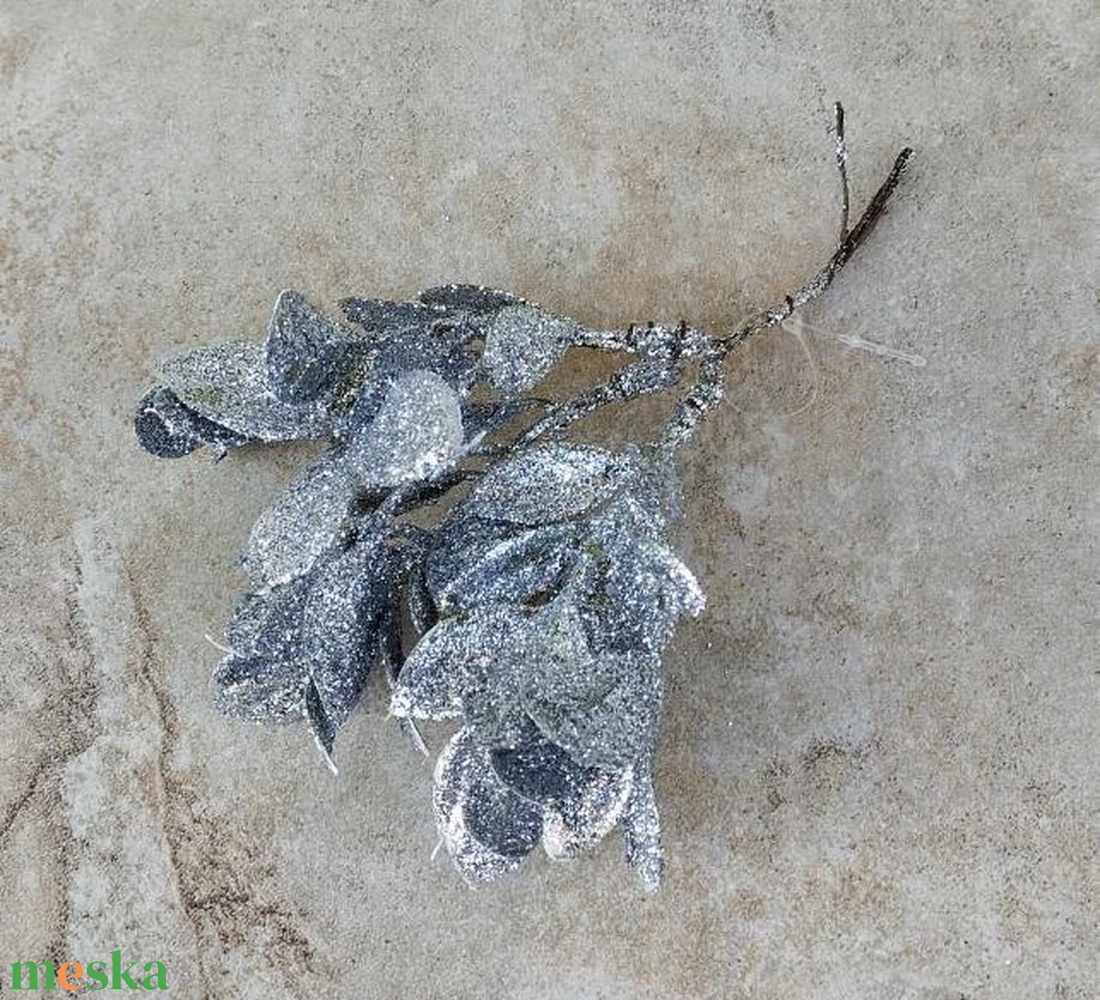 Babérleveles pick, glitteres, karácsonyi dekor műnövény, 3 ágú, 15cm - kellékek & szerszámok - dekorációs kellékek - dekorfenyő - Meska.hu