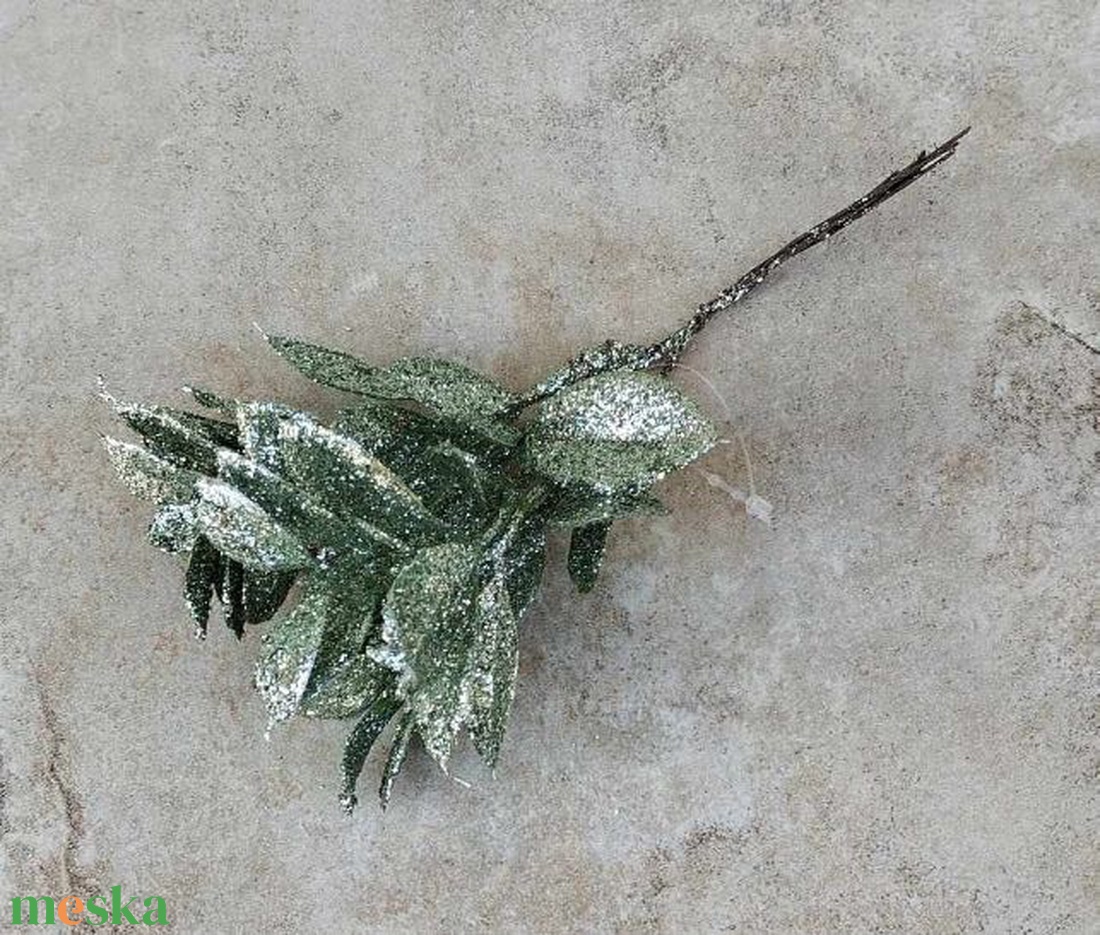 Babérleveles pick, glitteres, karácsonyi dekor műnövény, 3 ágú, 15cm - kellékek & szerszámok - dekorációs kellékek - dekorfenyő - Meska.hu