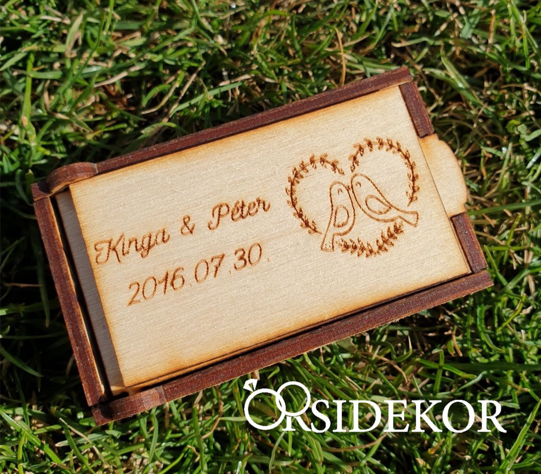 Mini Nyitható gyűrűtartó doboz fából, gravírozott mintával - esküvő - kiegészítők - gyűrűtartó & gyűrűpárna - Meska.hu Mini Nyitható gyűrűtartó doboz fából, gravírozott mintával - esküvő - kiegészítők - gyűrűtartó & gyűrűpárna - Meska.hu